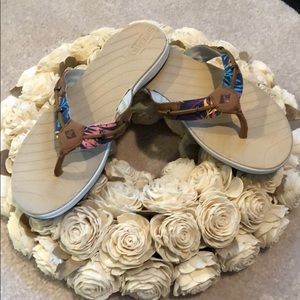 Sperry  flip flops